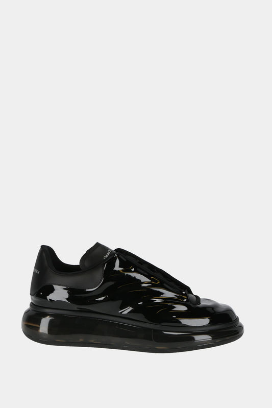 Alexander McQueen Basse Sneakers "Oversized" black with textured varnish effect