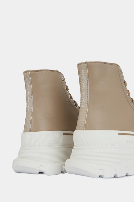 Alexander McQueen Baskets hautes " Tread slick" en cuir de veau beige - LECLAIREUR