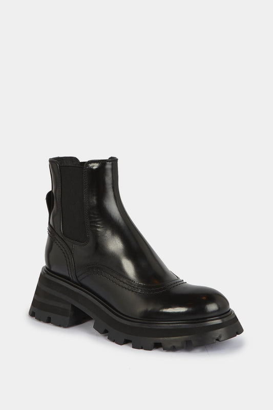 Alexander McQueen "Wander Chelsea" ankle boots in black calf leather