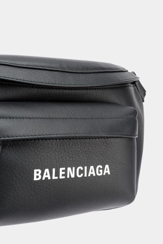 Balenciaga Sac ceinture en cuir "Everyday" - LECLAIREUR