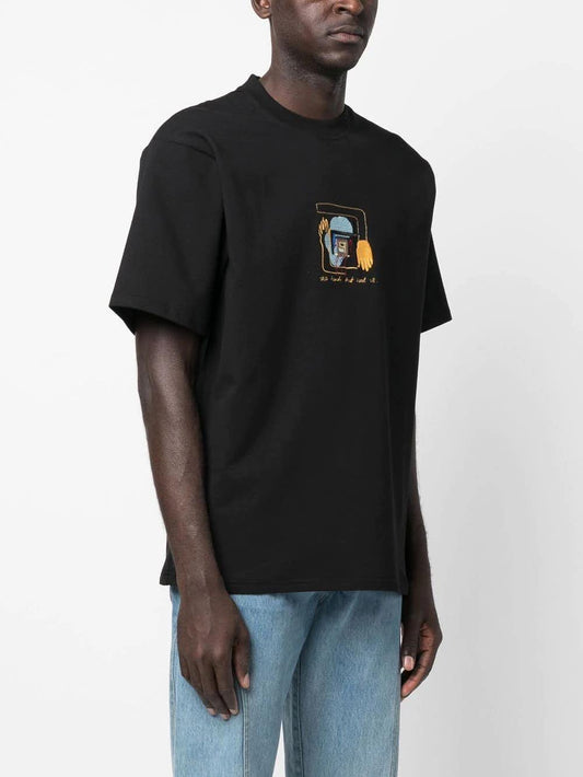 Bethany Williams T-shirt brodé "Our hands" en coton biologique noir - LECLAIREUR