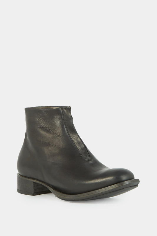 Cherevichkiotvichki Black calf leather ankle boots