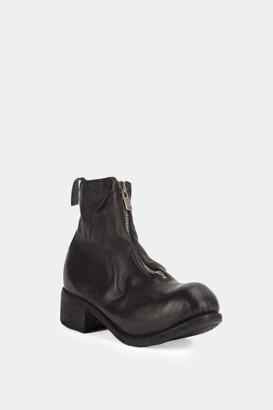 Guidi Zipped black leather ankle boots