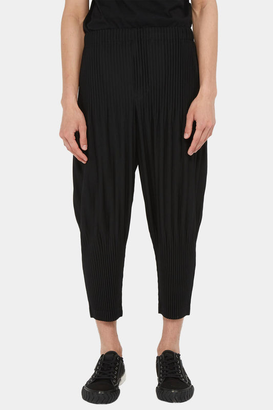 Issey Miyake Pantalon noir écourté à design plissé - LECLAIREUR