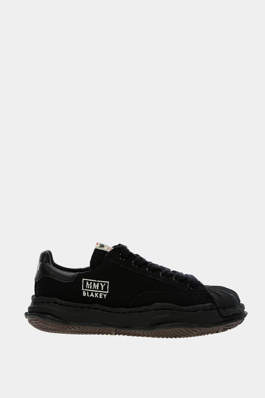 "Blakey" low top sneakers in black cotton canvas